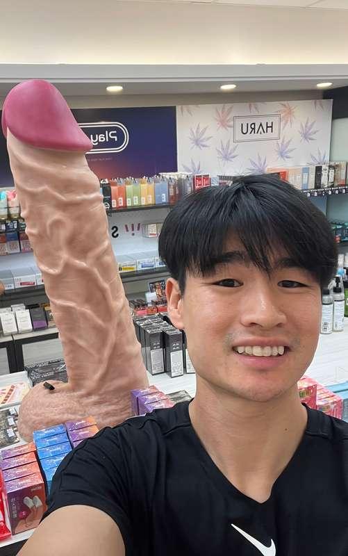 bustybrucelee image #7