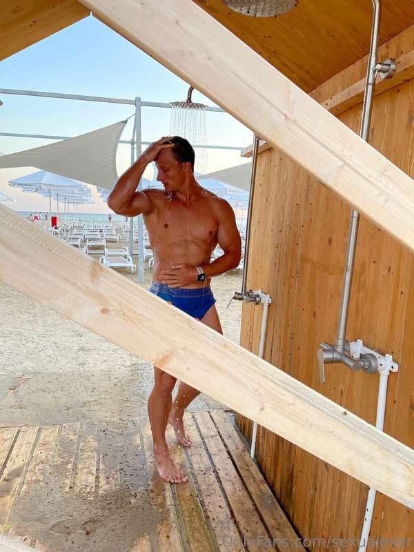 That video real so hot on the bech with extrime) 