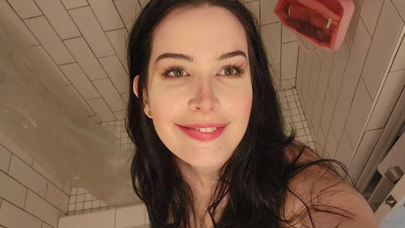 Hello from the bathroom 😄 