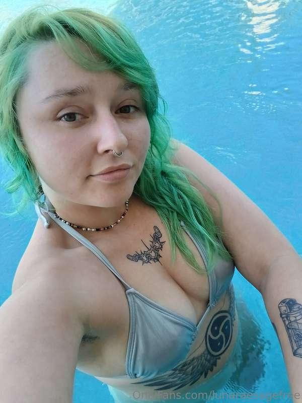 Would you fuck me on the side of the pool?