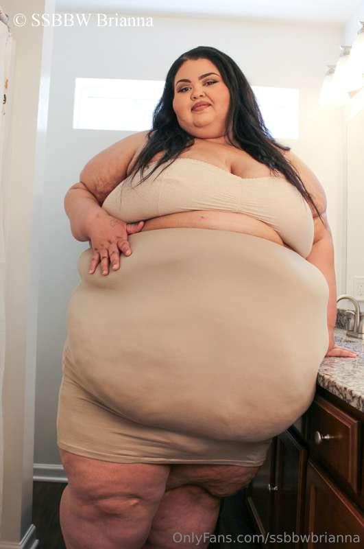 Happy Fat Friday! 10/20
Pt. 1 - 28 photos 
Belly Plopping 4 ..