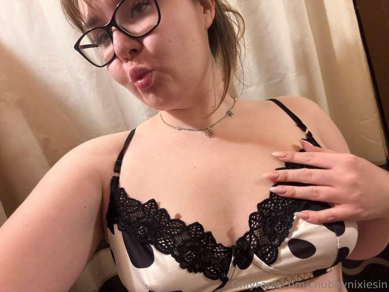 💋 Blowing you a kiss, now come claim the rest of me!💋
