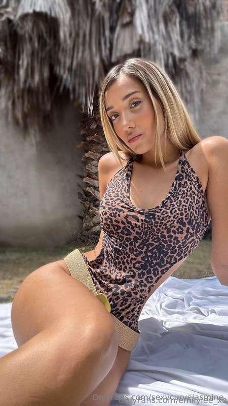 🌟 Step into the world of @emilylee_xo 🌟 🔥 She’s 19 and ready..