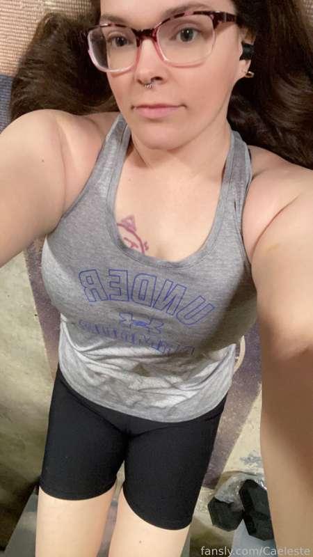 Workout selfies. Sorry I’ve been kinda MIA. Depression and stress have really gotten to me. #fyp #hugetits #naturaltits #selfies #workout #hucow #lactation #lactating #nerdy #anime #Jrockvideo 