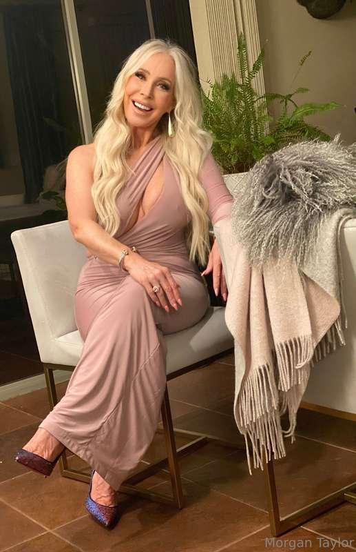 Happy Valentine’s Day!  Mommas ready to go on a Hot Date wit..