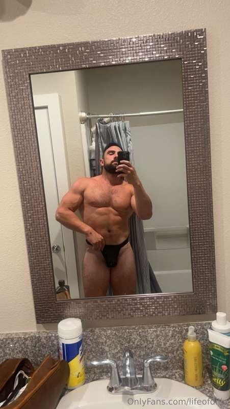 Hope you like daddy in a thong (: