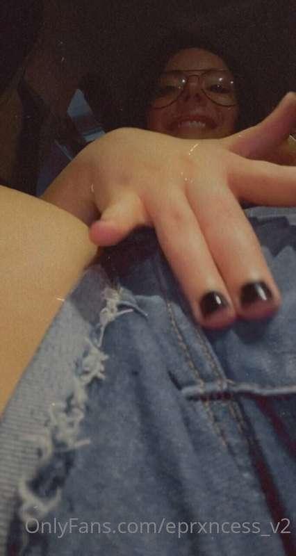 Spoiler Alert 🚨 I finger fucked my perfect pink pussy in bro..