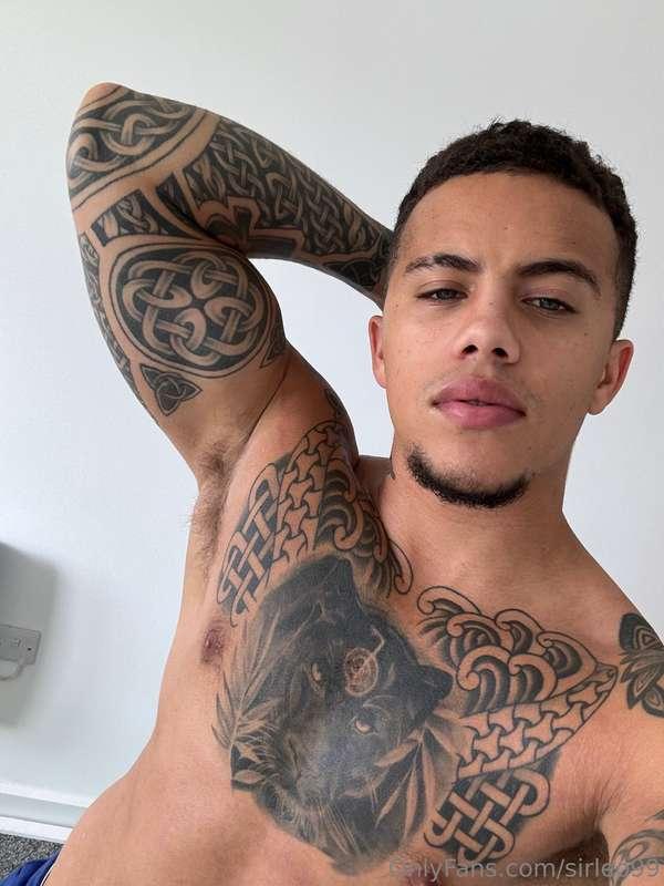 My sweaty pit needs sniffing