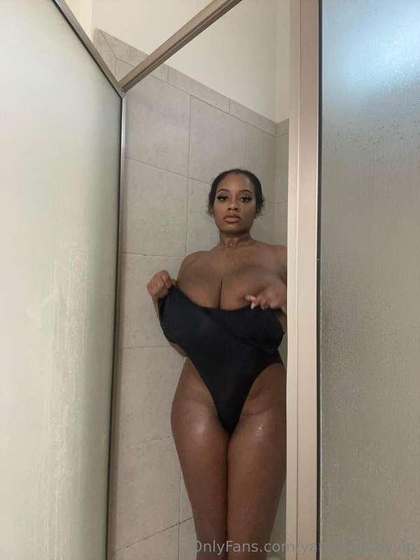 NEW SHOWER VIDEO in your inboxes NOW, babes --- here's a lit..