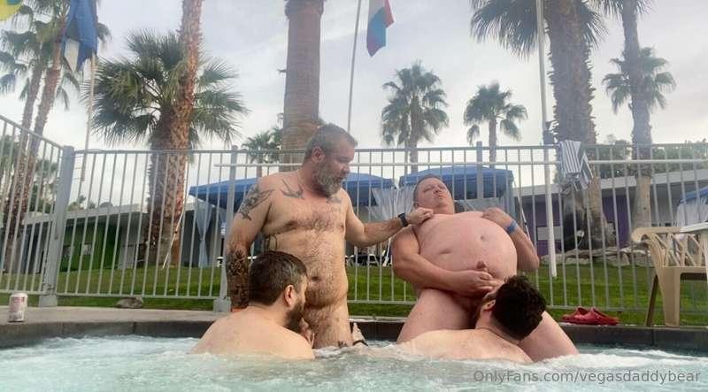 Fucking love sharing my load with friends 
@daddymcquaig 
@s..