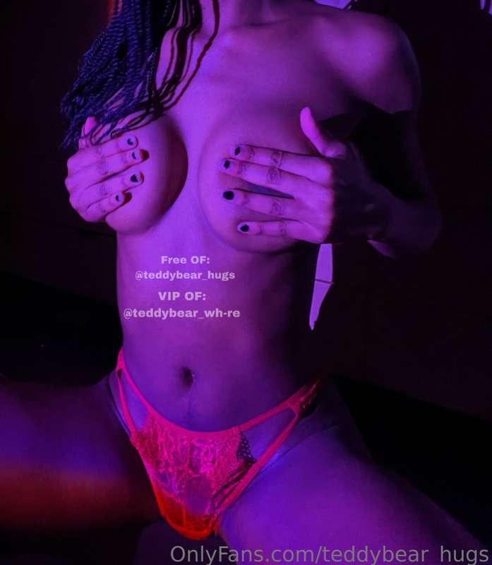 Fun, outgoing college student here to satisfy all your dirty..