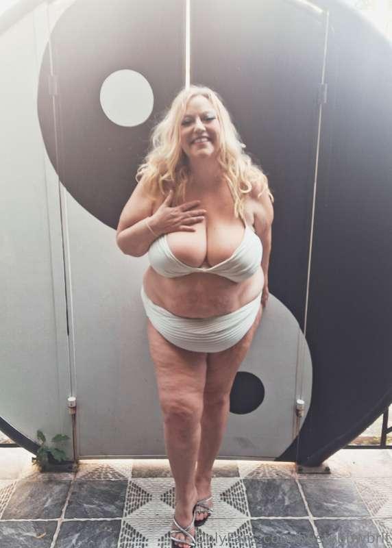 Wanna play in the garden with me? x 