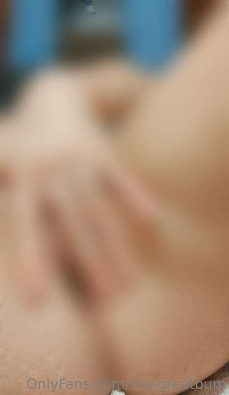 I did it! A 1 minute long video where I finger my tight hole..