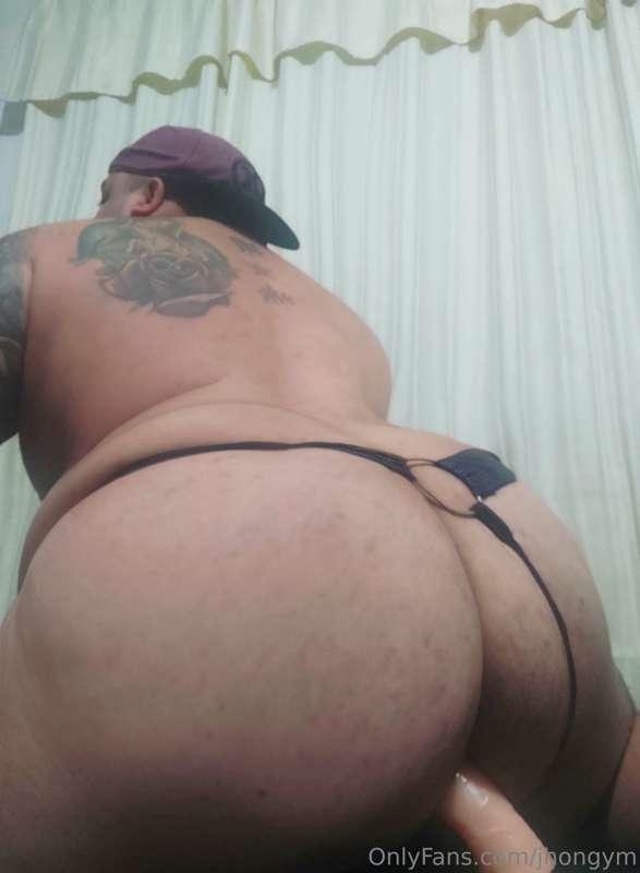 Imagine this giant ass on top of you.
