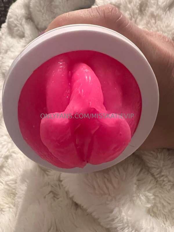 Guys look at this I coloned my pussy last night ! It’s amazi..