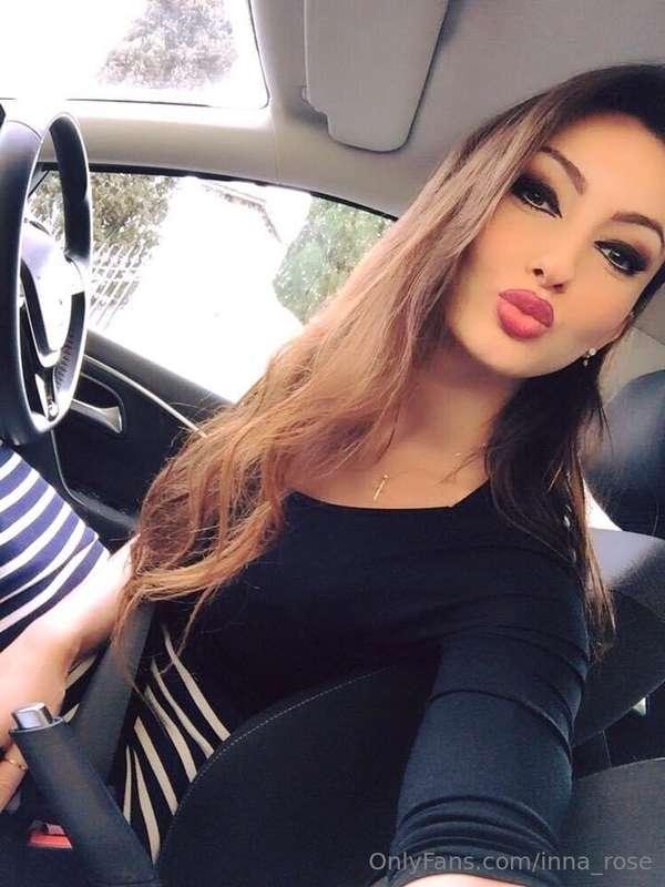 Ti mando un bacio molto dolce 😘 in una foto semplice ma la v..