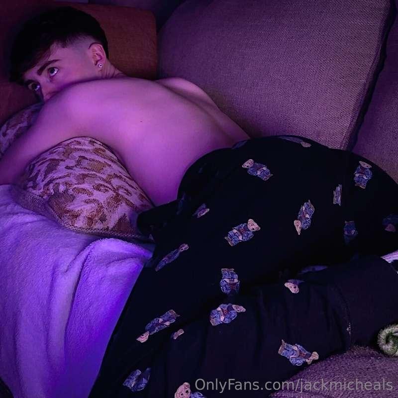 Goodnight daddy 💤 do you like my new pajamas ?
