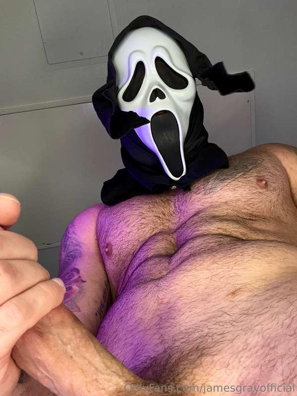 Bend over and let me fuck you in my ghost face mask😈 Take th..