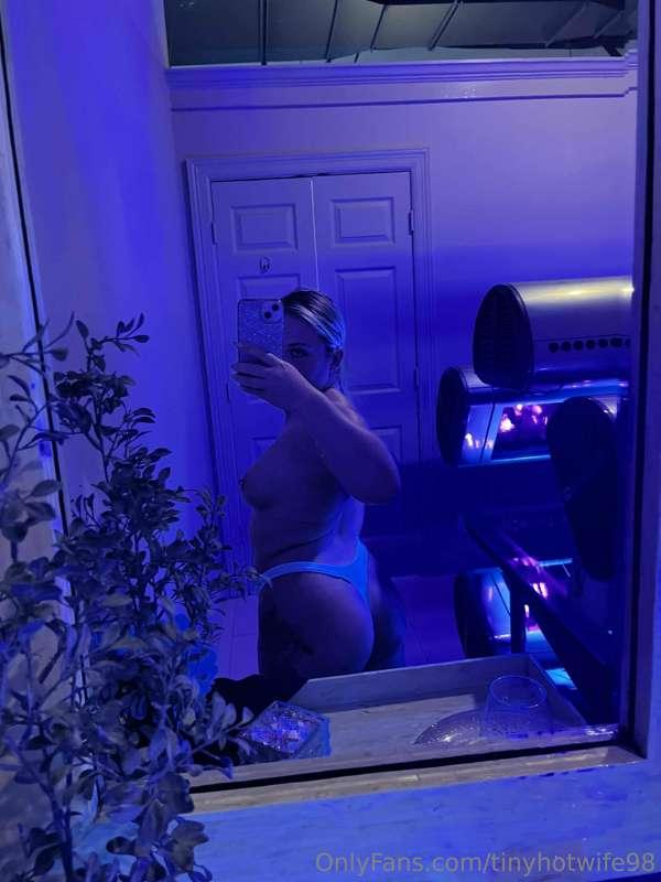 tinyhotwife98 image #0