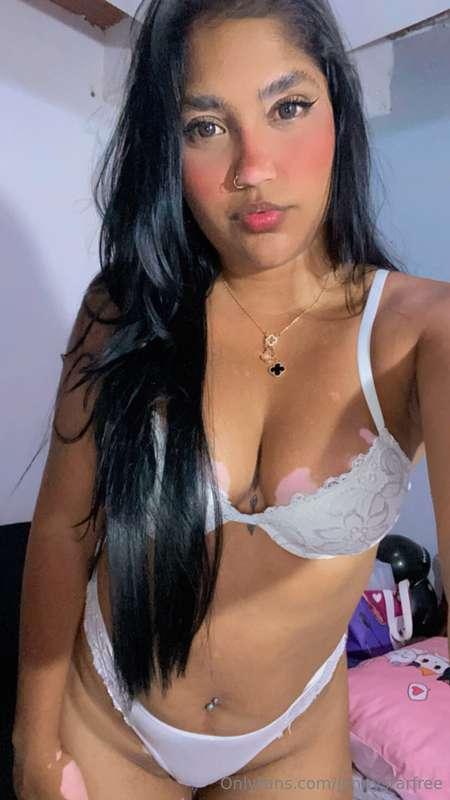 Tell me what you’d do if we were alone right now… 💭😉