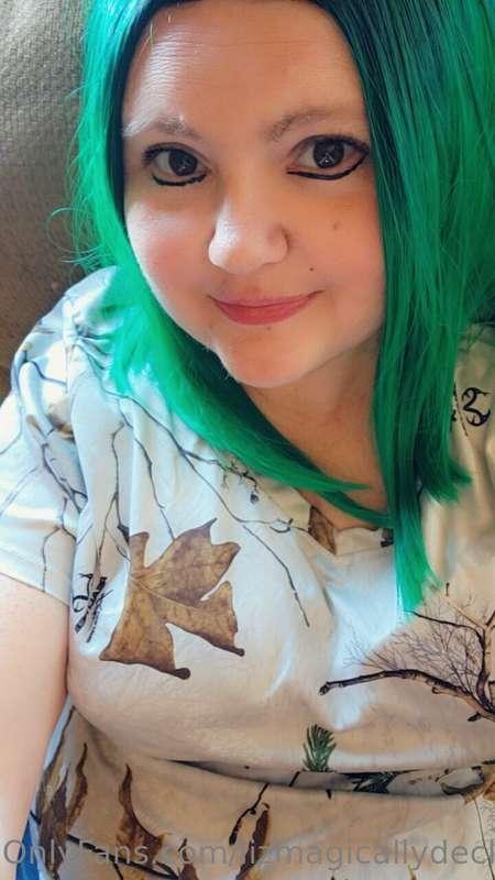 Hey I'm Liz I'm 42 5/5. I am a shy quiet person. I do like t..