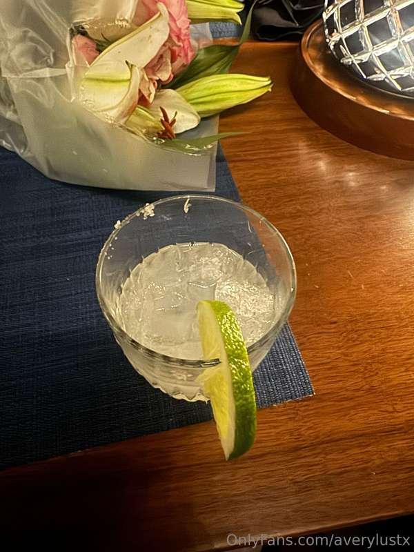 Cheers to the freakin’ weekend 🍹 