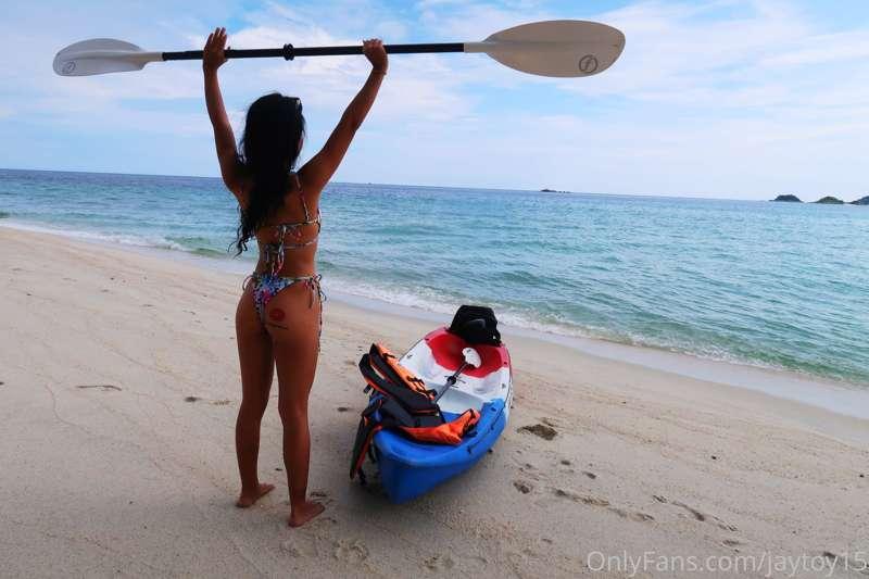 On a short vacay so I can be ravished in the sand ☀️🙈 plunge..