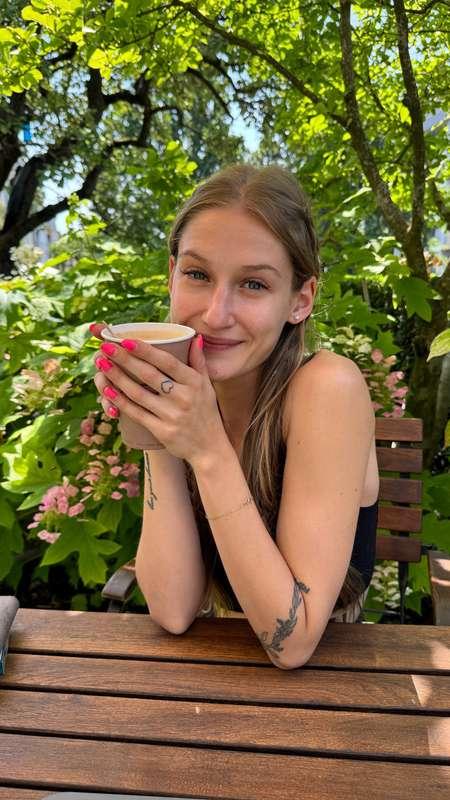 Coffee date? 🌷