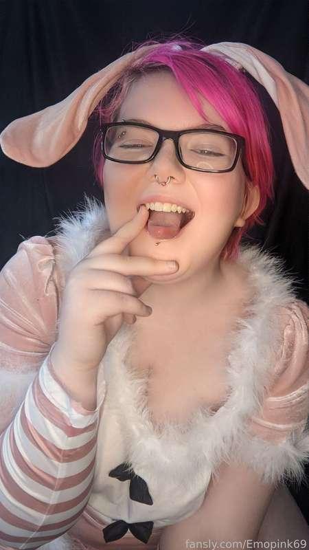 emopink69 image #2