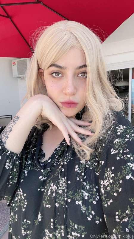 Blonde Miki, what will she do?