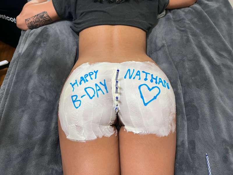 @kimmyhw22 stopped by and gave me a birthday cake! Best part..
