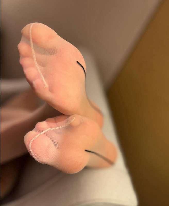 Feet appreciation.