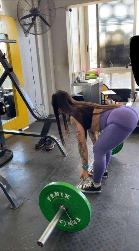 Hey, this is my friend fitness @soyunabebe1 and she wants to..