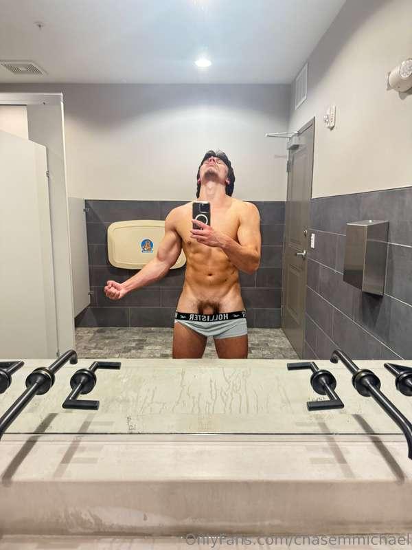 First pump since a week ago… feeling chubby😂