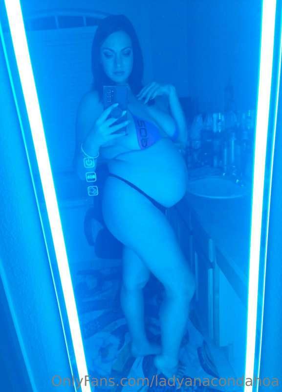 ladyanacondahoa image #1