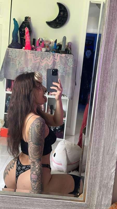Can I be your toy?😋