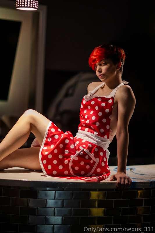 Wouldn’t you like to see what’s under the apron 😘Photographe..