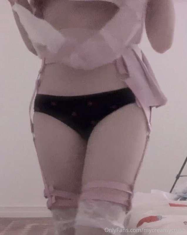 tip me $5 and I'll send you 2 pics of me in this nurse cospl..