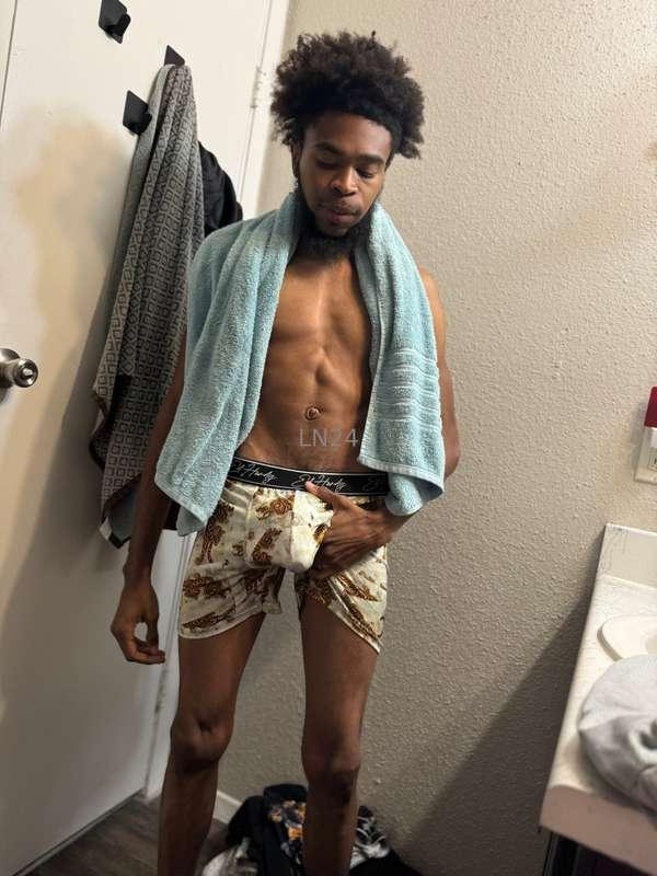 Fresh Out The Shower Tryna Dive Into That 😻💦