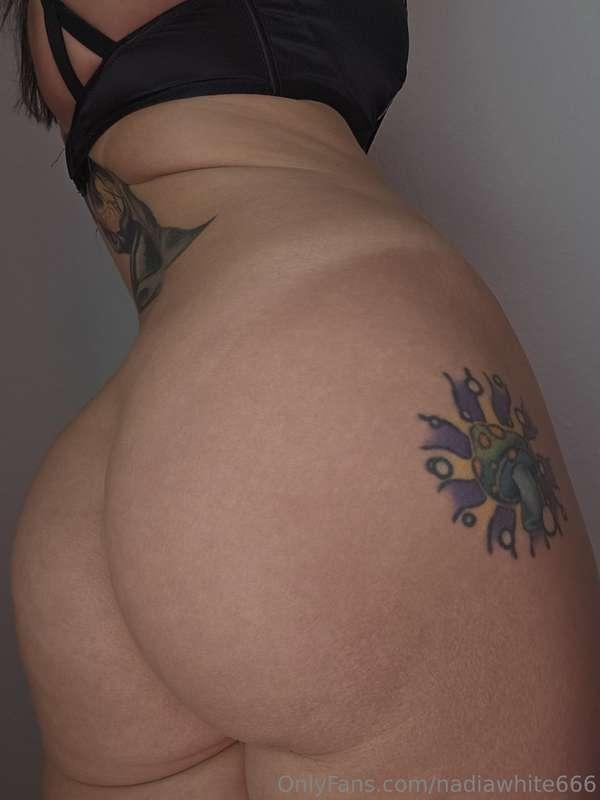 Yall like tan lines?