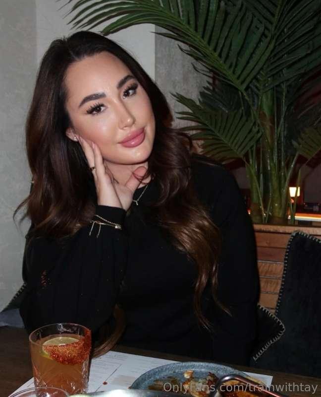 Turning heads and raising glasses🥰🍹