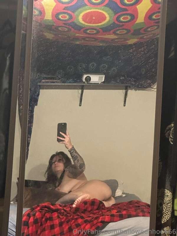 After shower ass pics for you guys! 🥰