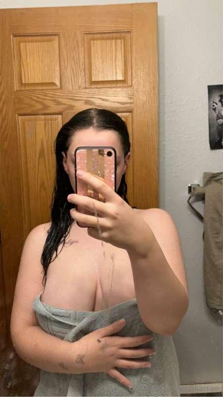 Fresh out of the shower 🥰💦💕