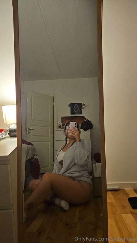 Goodmorning my favorites! 
I am getting a new tattoo today 👀..