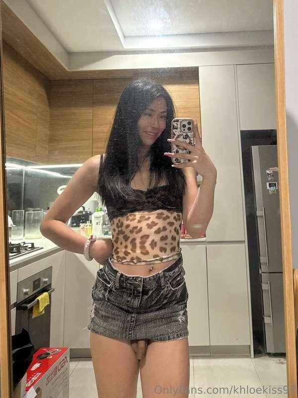what’s in a girl’s skirt🙈