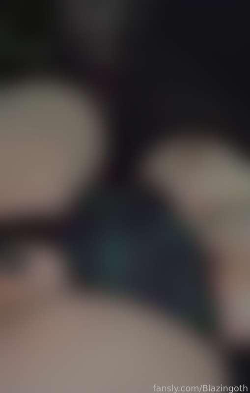 𝐭𝐡𝐫𝐨𝐰 𝐦𝐲 𝐥𝐞𝐠𝐬 𝐨𝐯𝐞𝐫 𝐲𝐨𝐮𝐫 𝐬𝐡𝐨𝐮𝐥𝐝𝐞𝐫𝐬 &lt;𝟑