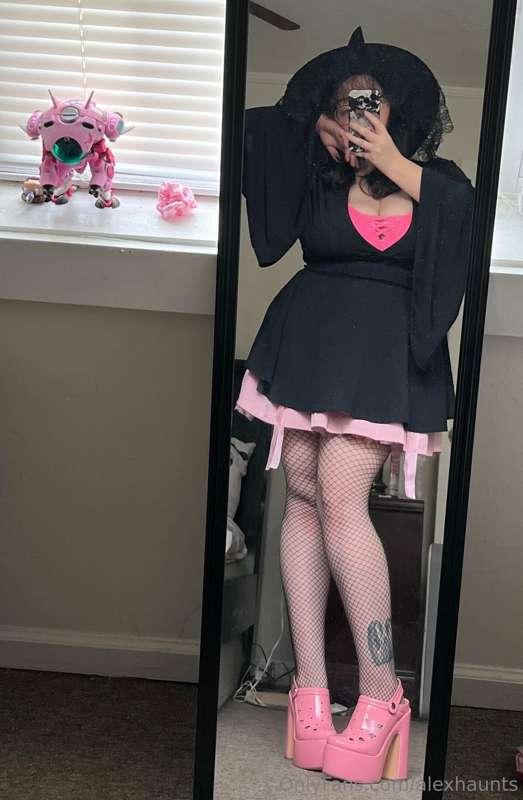 I wanted to go out and take pictures in this cute outfit but..