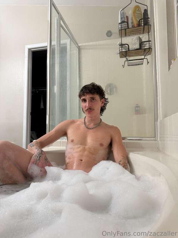 Wanna have a hot sexting session? DM me!