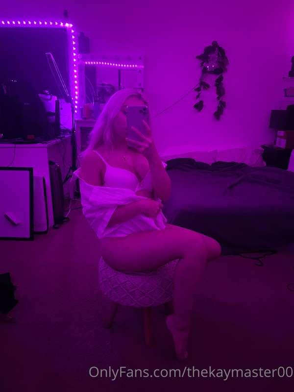 Wanna see me bend over this stool? Check your dms ;)