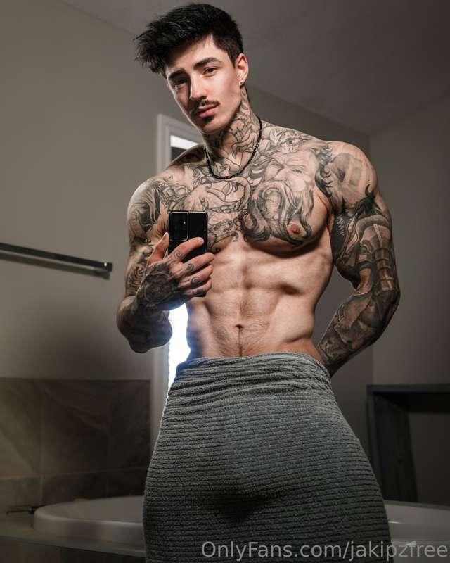 Tell me to drop the towel 😈... @Jakipz
VIP content 🔞👉 @Jakip..